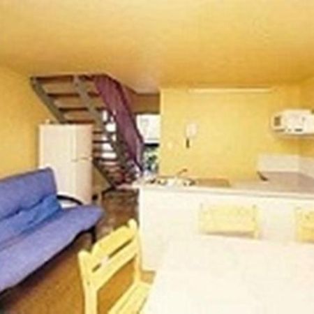 Lake Tinaroo Terraces Motel Room photo